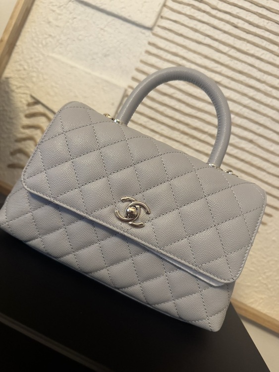 品番A92990 2025 ココハンドル24 アイスグレー（ブランドバッグ）の商品画像 - 査定依頼日：2026年2月26日 - 最高査定価格：620,000円