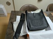 エブリン3 PM 黒　金具シルバー（ブランドバッグ）の商品画像 - 査定依頼日：2026年7月26日 - 最高査定価格：650,000円