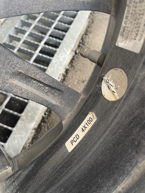 165/50R15スタッドレスホイールセット（カー用品）の商品画像 - 査定依頼日：2026年3月31日 - 最高査定価格：5,000円