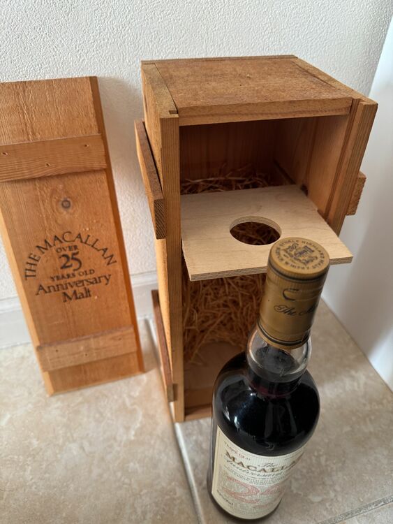 マッカラン 25周年 木箱（お酒）の商品画像 - 査定依頼日：2025年9月22日 - 最高査定価格：345,000円