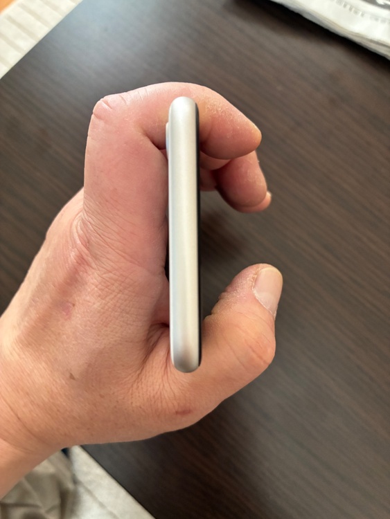 iPhone SE (第 3 世代) 128GB SIMフリー（スマホ）の商品画像 - 査定依頼日：2026年1月11日 - 最高査定価格：25,000円