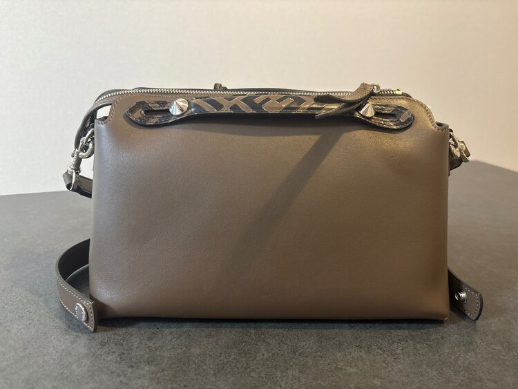 フェンディ  （ブランドバッグ）の商品画像 - 査定依頼日：2025年5月31日 - 最高査定価格：100,000円