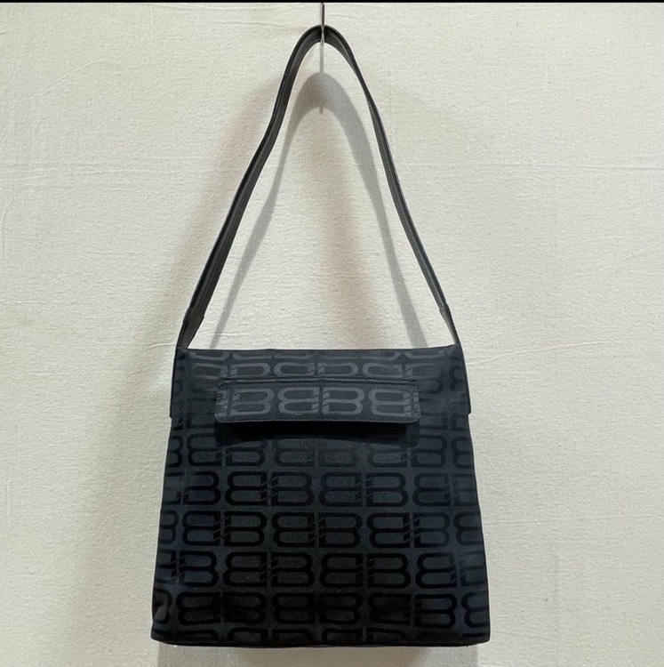 バレンシアガ  （ブランドバッグ）の商品画像 - 査定依頼日：2026年2月11日 - 最高査定価格：23,000円