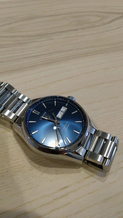 タグホイヤー カレラ WAR201E WBC5707（高級時計）の商品画像 - 査定依頼日：2026年1月11日 - 最高査定価格：200,000円