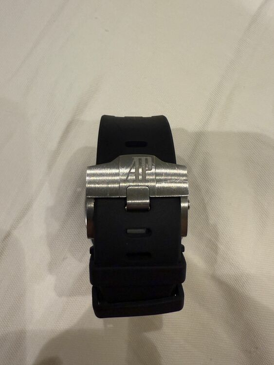 オーデマピゲ ロイヤルオークオフショア （高級時計）の商品画像 - 査定依頼日：2025年6月3日 - 最高査定価格：3,300,000円