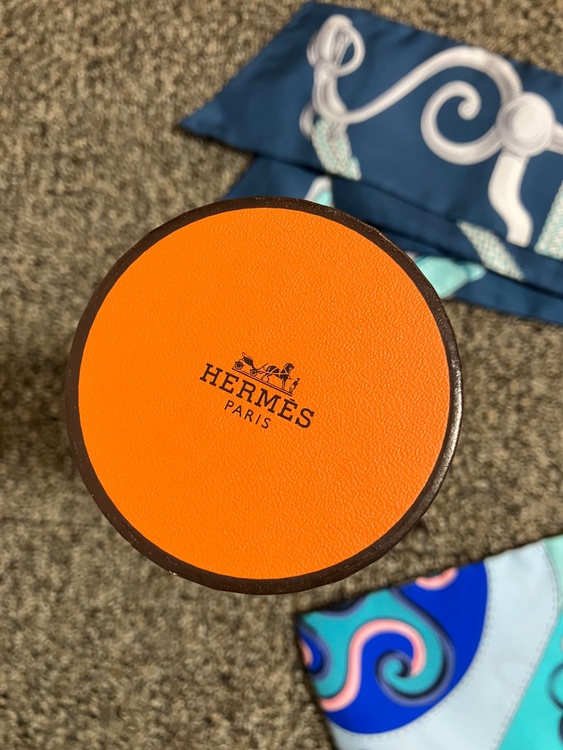 スカーフ（古着・ファッション）の商品画像 - 査定依頼日：2025年12月16日 - 最高査定価格：8,000円