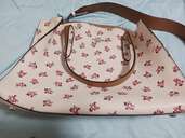 ショルダーバッグ（ブランドバッグ）の商品画像 - 査定依頼日：2024年9月5日 - 最高査定価格：3,000円