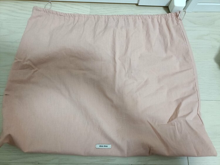 ミュウミュウ  （ブランドバッグ）の商品画像 - 査定依頼日：2026年2月1日 - 最高査定価格：70,000円