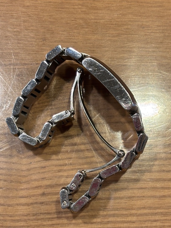 TANK FR PM ACIER Q（高級時計）の商品画像 - 査定依頼日：2025年11月14日 - 最高査定価格：400,000円