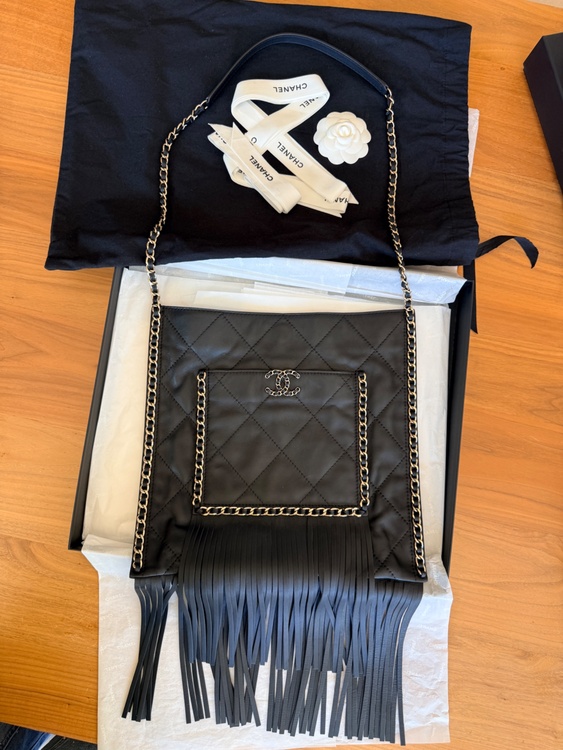 ショルダーバッグ/ディズヌフ/ラムスキン/黒/フリンジ/チェーンシ（ブランドバッグ）の商品画像 - 査定依頼日：2026年2月20日 - 最高査定価格：530,000円