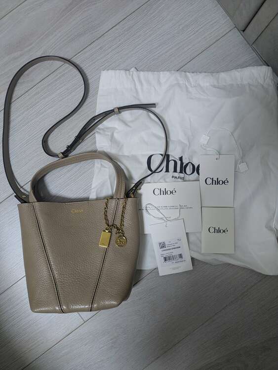 Chloe グレインレザー製Chloé Spinスモールトートバッグ ショルダー（ブランドバッグ）の商品画像 - 査定依頼日：2025年4月27日 - 最高査定価格：70,000円