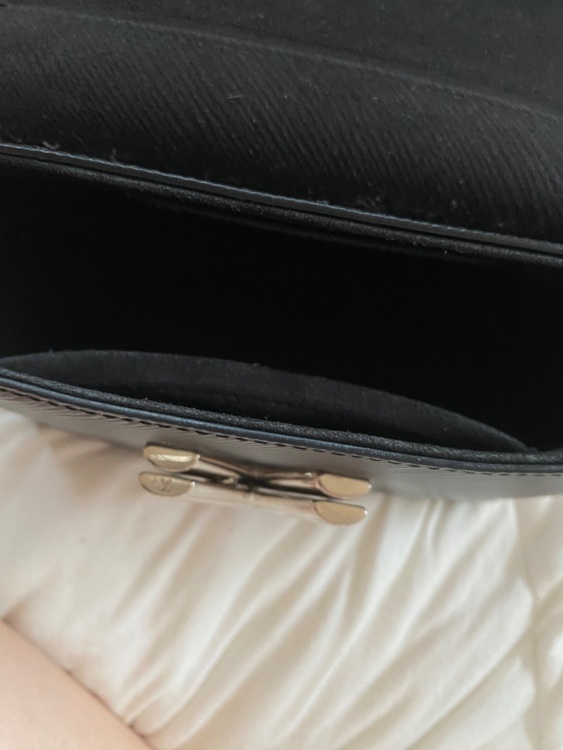 ヴィトン　ショルダーバッグ　ツイスト（ブランドバッグ）の商品画像 - 査定依頼日：2025年6月24日 - 最高査定価格：200,000円