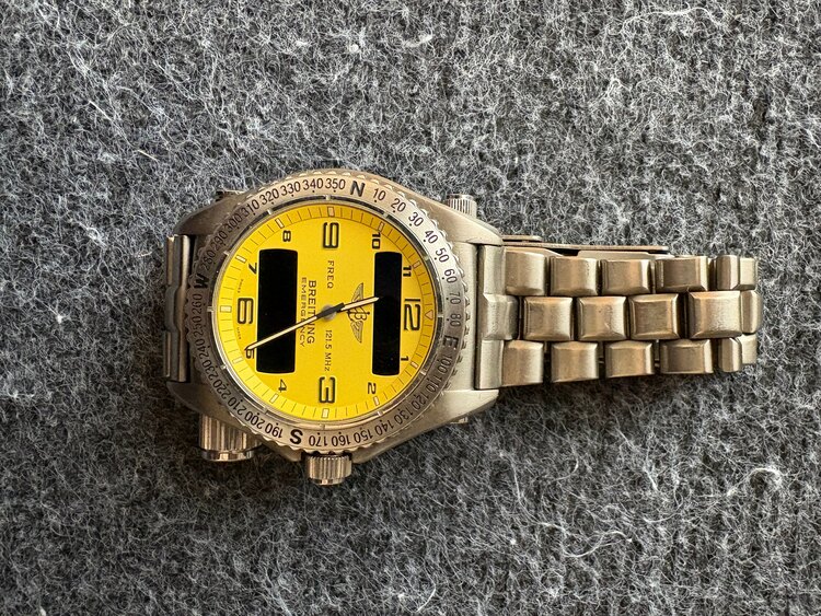 ブライトリング エマージェンシー （高級時計）の商品画像 - 査定依頼日：2025年2月23日 - 最高査定価格：150,000円