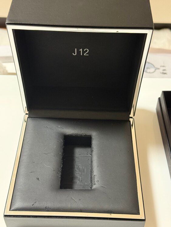 シャネル J12 H162（高級時計）の商品画像 - 査定依頼日：2024年12月22日 - 最高査定価格：400,000円