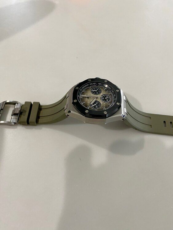 オーデマピゲ ロイヤルオークオフショア 26420SO.OO.A600CA.0（高級時計）の商品画像 - 査定依頼日：2025年4月13日 - 最高査定価格：4,800,000円