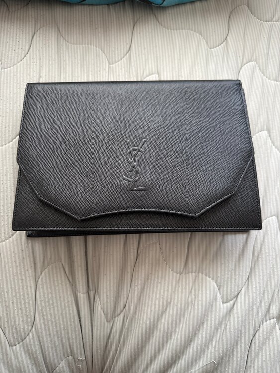 イブサンローラン  （ブランドバッグ）の商品画像 - 査定依頼日：2025年3月17日 - 最高査定価格：15,000円