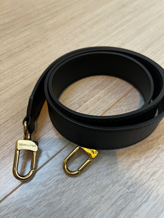 フラワージップトート（ブランドバッグ）の商品画像 - 査定依頼日：2025年1月5日 - 最高査定価格：130,000円