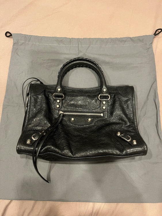 le city（ブランドバッグ）の商品画像 - 査定依頼日：2025年11月30日 - 最高査定価格：170,000円