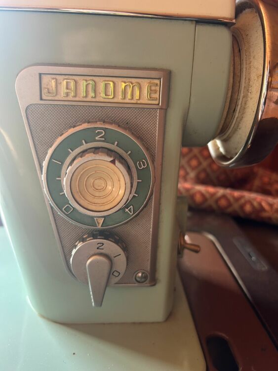 JANOMEミシン（家電）の商品画像 - 査定依頼日：2025年9月27日 - 最高査定価格：1円