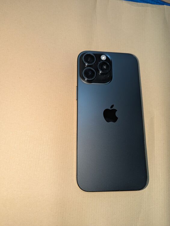 iPhone 16 Pro Max 256GB SIMフリー（スマホ）の商品画像 - 査定依頼日：2025年11月19日 - 最高査定価格：136,000円