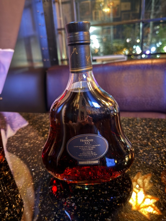 ヘネシー XO 黒キャップ 700ml 　（お酒）の商品画像 - 査定依頼日：2025年10月6日 - 最高査定価格：100,000円