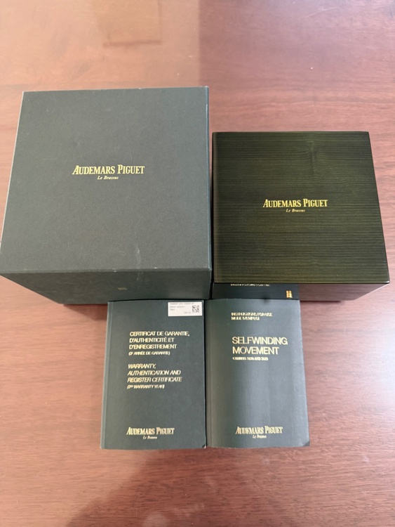 オーデマピゲ ロイヤルオーク 15400r（高級時計）の商品画像 - 査定依頼日：2026年1月25日 - 最高査定価格：5,500,000円