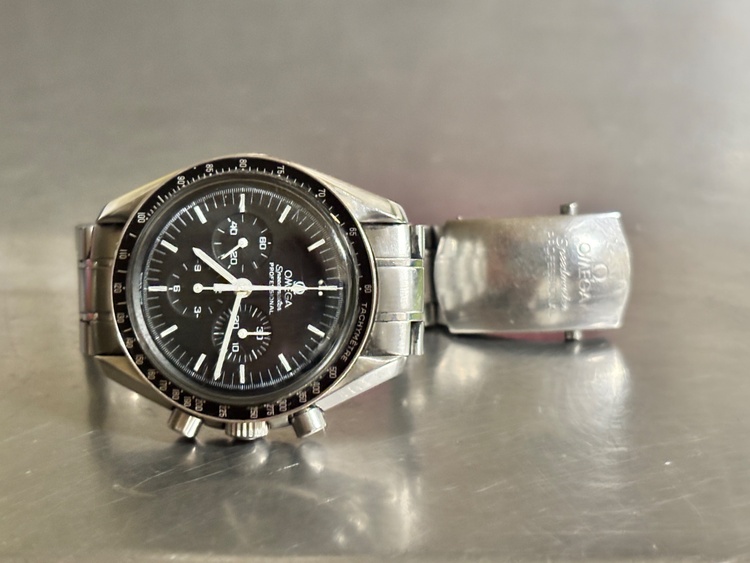 オメガ スピードマスター 3572500（高級時計）の商品画像 - 査定依頼日：2026年2月25日 - 最高査定価格：640,000円