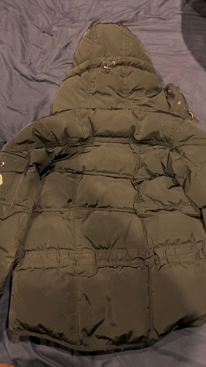 MONCLER BARNABE モンクレール バルナーベ　ダウンジャケット （古着・ファッション）の商品画像 - 査定依頼日：2026年3月19日 - 最高査定価格：100,000円