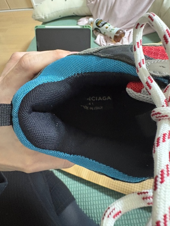 BALENCIAGA Triple S（古着・ファッション）の商品画像 - 査定依頼日：2026年4月11日 - 最高査定価格：13,000円