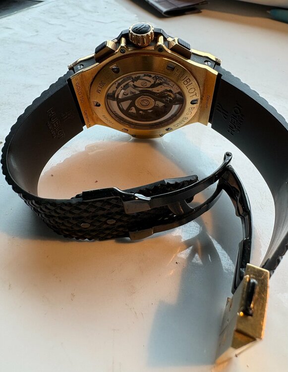 ウブロ ビックバン ゴールド 301.PX.130.RX ブラック文字盤（高級時計）の商品画像 - 査定依頼日：2026年4月1日 - 最高査定価格：2,100,000円