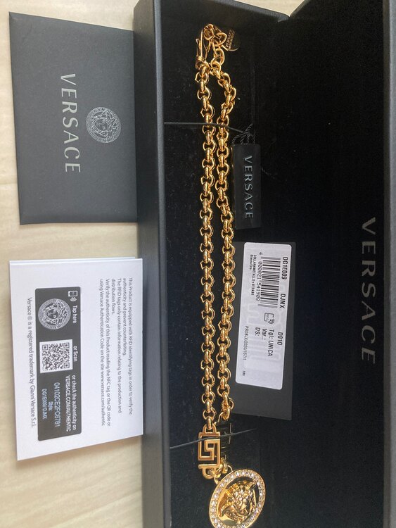 ヴェルサーチェ　アイコンメデューサネックレス（金・貴金属）の商品画像 - 査定依頼日：2024年4月17日 - 最高査定価格：45,000円
