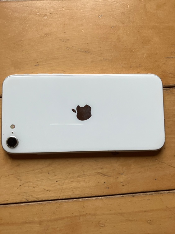 iPhone SE (第 2 世代) 128GB docomo（スマホ）の商品画像 - 査定依頼日：2026年4月4日 - 最高査定価格：6,000円