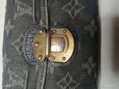 二つ折り財布（ブランド財布・小物）の商品画像 - 査定依頼日：2026年4月21日 - 最高査定価格：18,000円