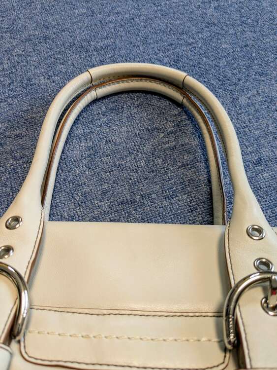 白コーチ9636（ブランドバッグ）の商品画像 - 査定依頼日：2025年2月13日 - 最高査定価格：4,000円