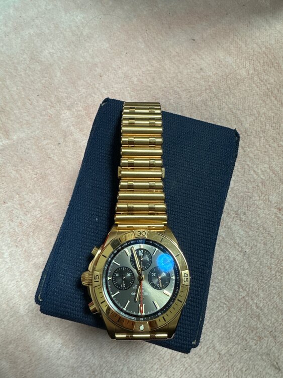 ブライトニング　クロノマット（高級時計）の商品画像 - 査定依頼日：2025年3月24日 - 最高査定価格：2,900,000円