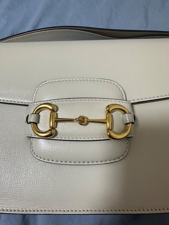 GUCCI ホースビット 1955 ミディアム ショルダーバッグです。 カラー：ベージュ系 保存袋、箱はありません。 状態については写真をご確認ください。 できるだけ高く買い取っていただける店舗を希望（ブランドバッグ）の商品画像 - 査定依頼日：2026年9月14日 - 最高査定価格：150,000円