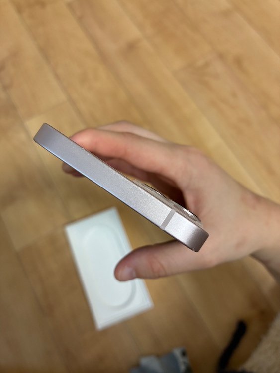 iPhone 13 256GB Softbank（スマホ）の商品画像 - 査定依頼日：2026年2月18日 - 最高査定価格：32,000円