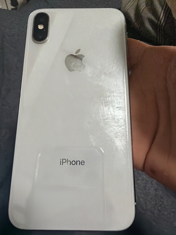 iPhone iPhoneX 64GB au（スマホ）の商品画像 - 査定依頼日：2026年7月28日 - 最高査定価格：6,500円