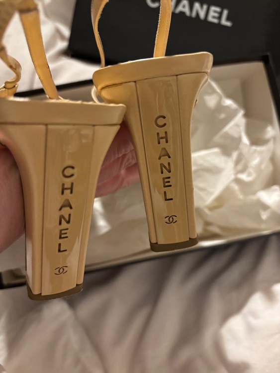 パンプス（ブランド財布・小物）の商品画像 - 査定依頼日：2026年3月3日 - 最高査定価格：4,000円