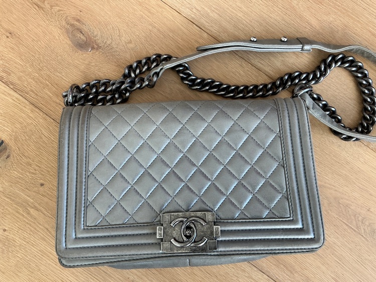 19318819（ブランドバッグ）の商品画像 - 査定依頼日：2025年7月16日 - 最高査定価格：300,000円