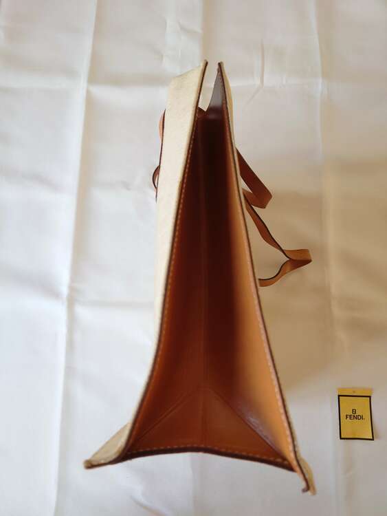 トートバッグ（ブランドバッグ）の商品画像 - 査定依頼日：2025年3月27日 - 最高査定価格：30,000円