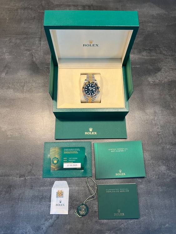 GMT MASTER II 黒×灰YGコンビ（高級時計）の商品画像 - 査定依頼日：2025年9月7日 - 最高査定価格：3,150,000円