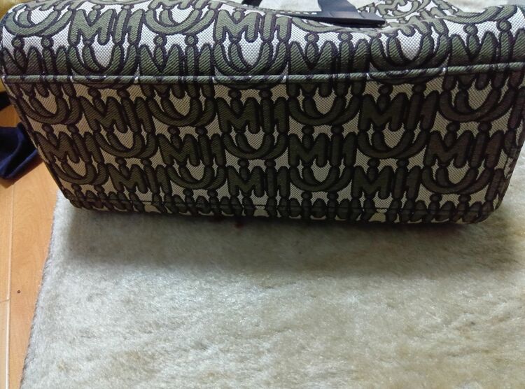 ミュウミュウ  （ブランドバッグ）の商品画像 - 査定依頼日：2025年6月15日 - 最高査定価格：55,000円