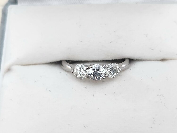 3石指輪（宝石）の商品画像 - 査定依頼日：2025年12月8日 - 最高査定価格：50,000円