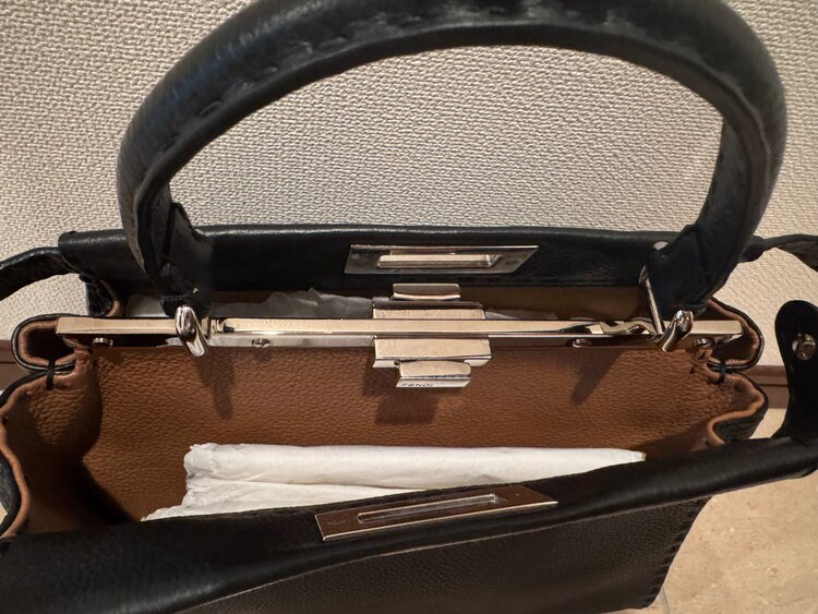 FENDI ピーカーブー（ブランドバッグ）の商品画像 - 査定依頼日：2025年4月9日 - 最高査定価格：180,000円