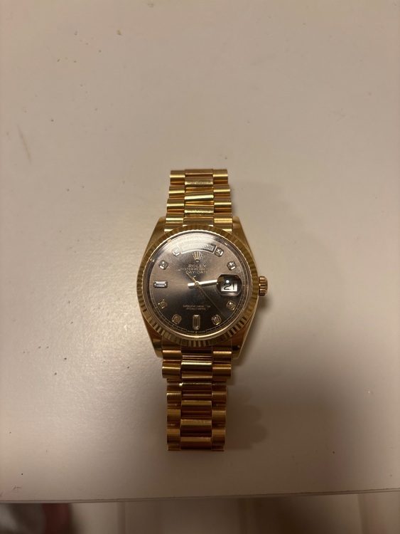 ロレックス デイデイト 36 8Pラウンド 2Pバゲットダイヤ 128238A （高級時計）の商品画像 - 査定依頼日：2025年6月10日 - 最高査定価格：5,300,000円