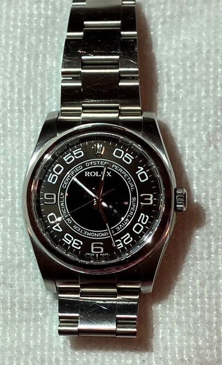 ロレックス パーペチュアル オイスター パーペチュアル クロノメーター ref116000 ブラック/アラビア文字盤（高級時計）の商品画像 - 査定依頼日：2025年9月10日 - 最高査定価格：900,000円