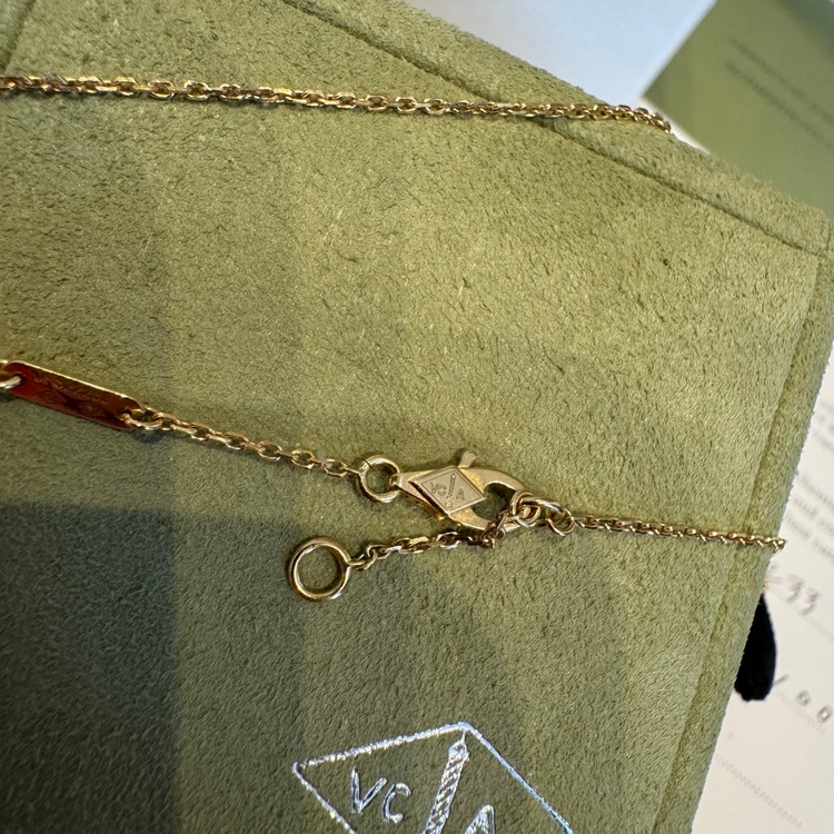 ヴァンクリーフスウィート アルハンブラ ペンダント 18K イエローゴールド, （ブランド財布・小物）の商品画像 - 査定依頼日：2025年11月8日 - 最高査定価格：150,000円