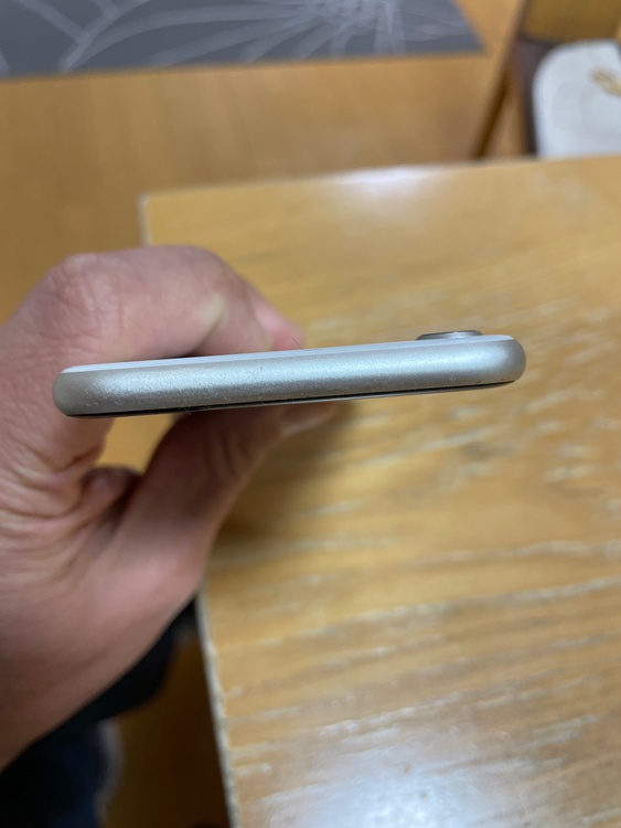 iPhone SE (第 3 世代) 64GB SIMフリー（スマホ）の商品画像 - 査定依頼日：2026年1月24日 - 最高査定価格：35,000円