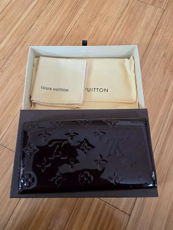 ヴェルニ　長財布（ブランド財布・小物）の商品画像 - 査定依頼日：2025年2月9日 - 最高査定価格：10,000円